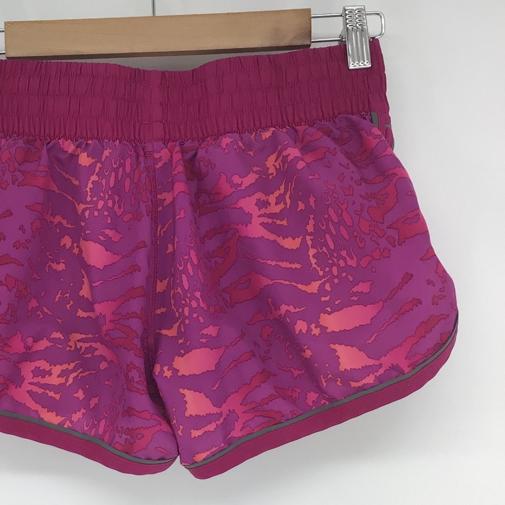 Under Armour Metallic Semi Fitted Heatgear Shorts - Picture 4 of 6